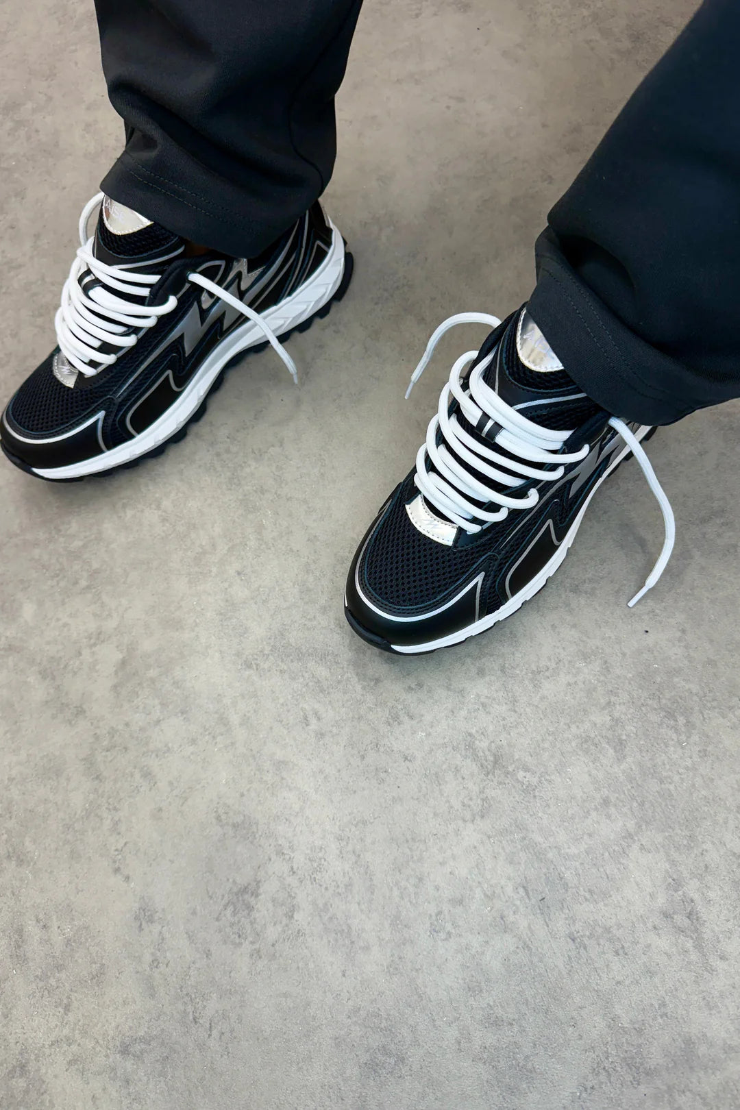 Carbon Chrome Cosmo Runner